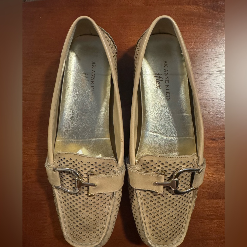 AK Anne Klien Garnet Iflex Leather Loafer Moccasin Size 6 Beige